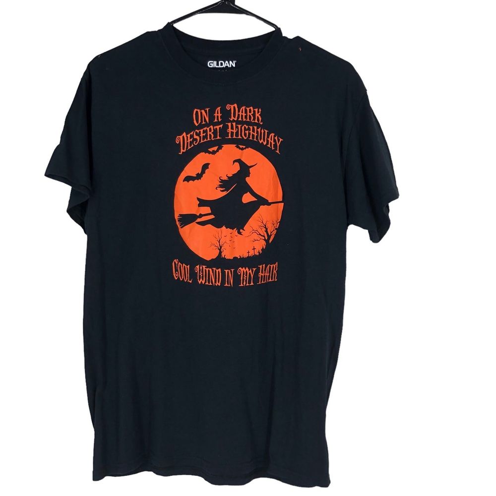 Halloween T-Shirt w/Witch Flying on Her Broom On a Dark Desert Hwy…SZ M